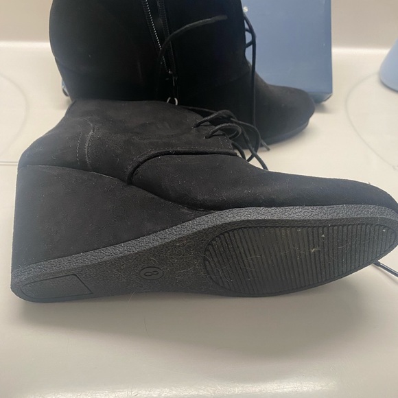 Universal Thread Women's Bessie Microsuede Wedge Booties Black Size 8 - Picture 4 of 5